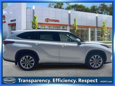 Used 2023 Toyota Highlander Limited AWD/4WD image 5