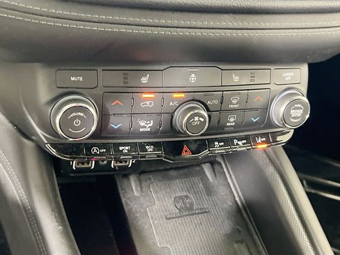 Used 2022 Dodge Durango GT AWD/4WD image 16