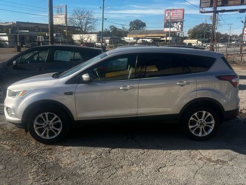 Used 2017 Ford Escape SE image 11