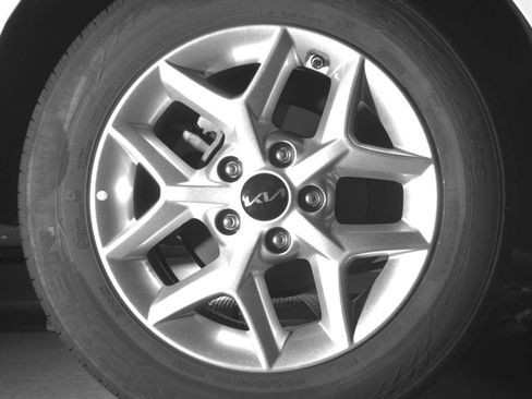 Used 2025 Kia Soul LX w/ LX Technology Package FWD image 15