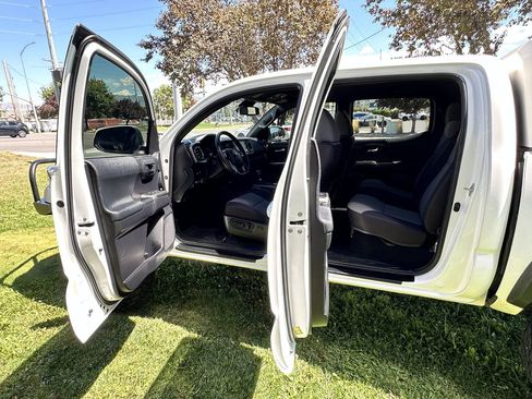 Used 2020 Toyota Tacoma TRD Off-Road w/ Technology Package AWD/4WD image 27