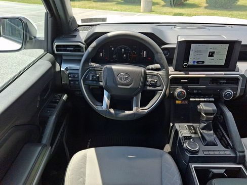 Certified 2024 Toyota Tacoma SR5 AWD/4WD image 11