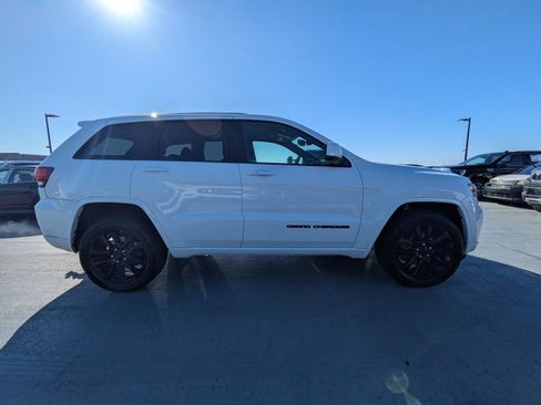 Certified 2020 Jeep Grand Cherokee Altitude image 2