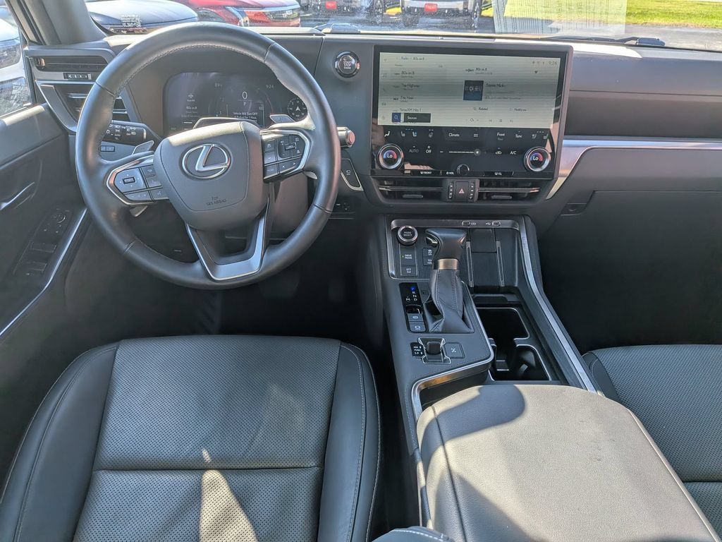Used 2024 Lexus GX 550 w/ Accessory Package (31) AWD/4WD image 24