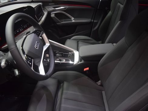 New 2025 Audi Q5 Prestige image 4