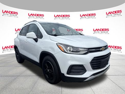 Used 2022 Chevrolet Trax LT FWD image 2