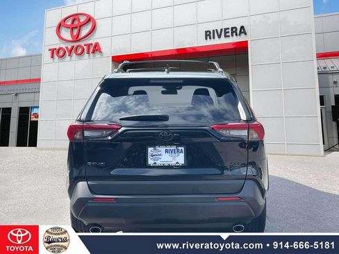 Used 2022 Toyota RAV4 XLE Premium AWD/4WD image 8