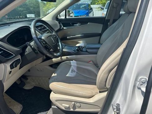 Used 2019 Lincoln Nautilus Select FWD image 9