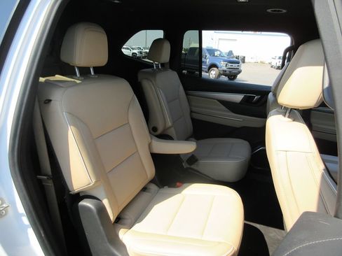 Certified 2025 Buick Enclave Preferred FWD image 25