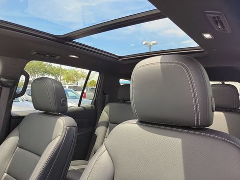 Certified 2025 Chevrolet Traverse LT w/ Sun and Wheel Package FWD image 25