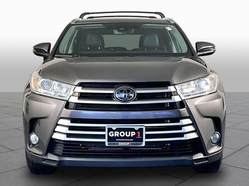 Used 2019 Toyota Highlander XLE AWD/4WD image 4