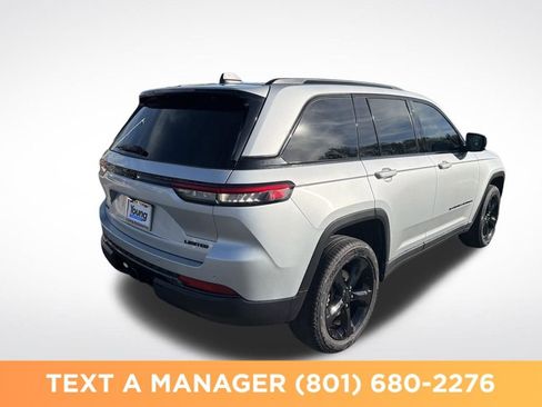 Used 2025 Jeep Grand Cherokee Limited w/ Black Appearance Package AWD/4WD image 32