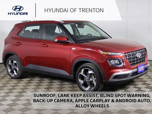 Certified 2024 Hyundai Venue SEL FWD image 1