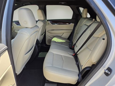Used 2019 Cadillac XT5 Luxury w/ LPO, Radiant Package FWD image 11