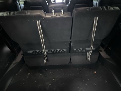 Used 2023 Chrysler Pacifica Touring-L w/ S Appearance Package image 10