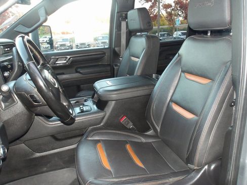 Used 2024 GMC Sierra 2500 AT4 image 13