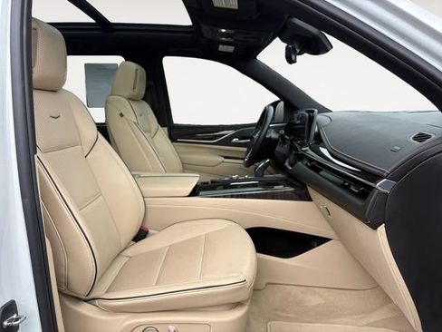 Certified 2024 Cadillac Escalade Premium Luxury AWD/4WD image 15