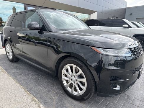 Used 2025 Land Rover Range Rover Sport SE AWD/4WD image 2