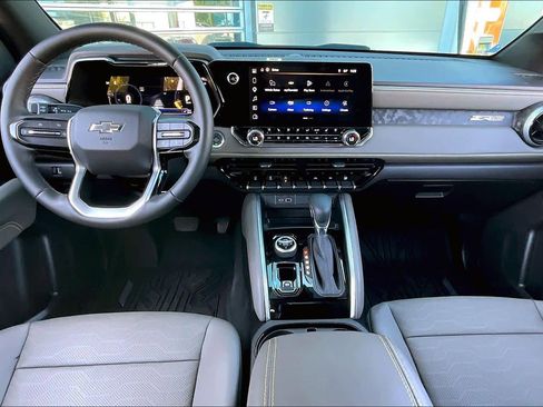 Used 2025 Chevrolet Colorado ZR2 w/ Technology Package image 16