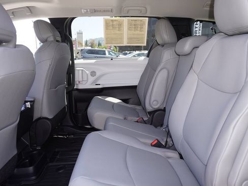 Certified 2026 Toyota Sienna XLE FWD image 11
