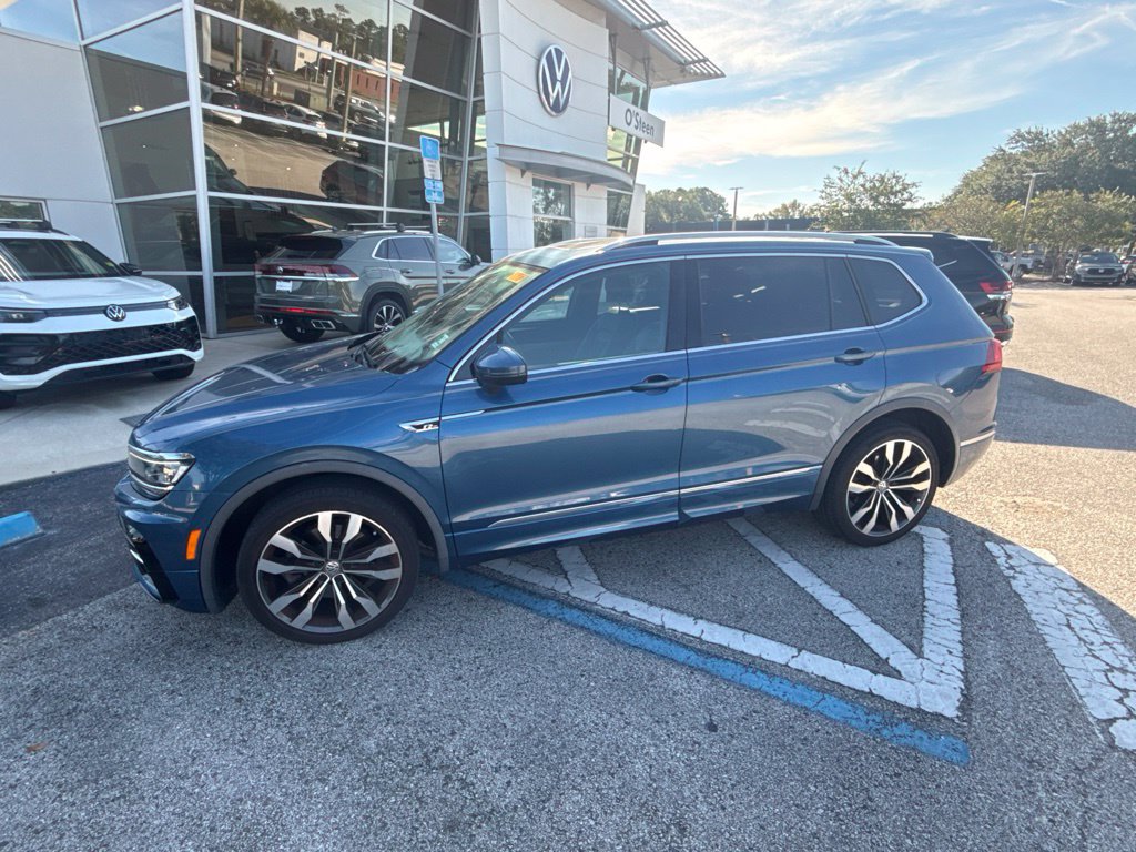Used 2018 Volkswagen Tiguan SEL Premium w/ R-Line Package FWD image 4