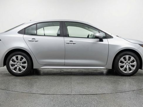 Used 2025 Toyota Corolla LE image 11