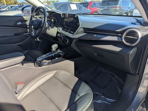 Used 2025 Chevrolet Trax ACTIV w/ Driver Confidence Package image 9