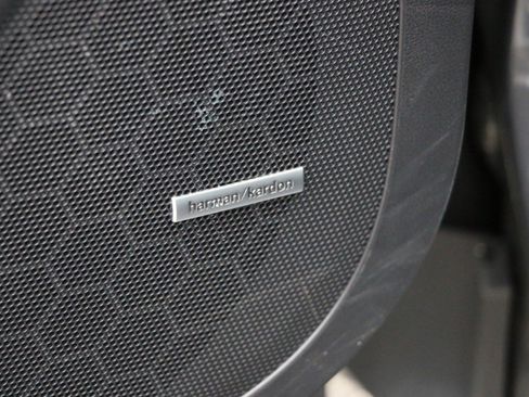 Used 2022 Subaru Ascent Limited w/ Technology Package image 18