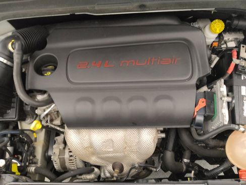 Used 2015 Jeep Renegade Latitude w/ Popular Equipment Group AWD/4WD image 30
