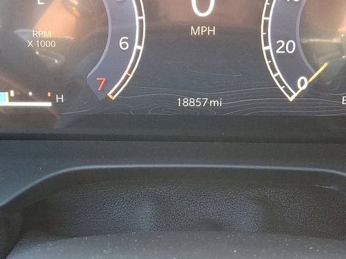 Certified 2024 Jeep Grand Cherokee Altitude AWD/4WD image 5