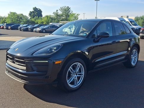 Used 2024 Porsche Macan AWD/4WD image 3