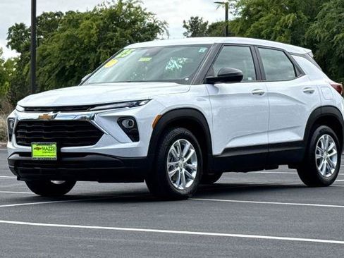 Used 2025 Chevrolet TrailBlazer LS FWD image 16