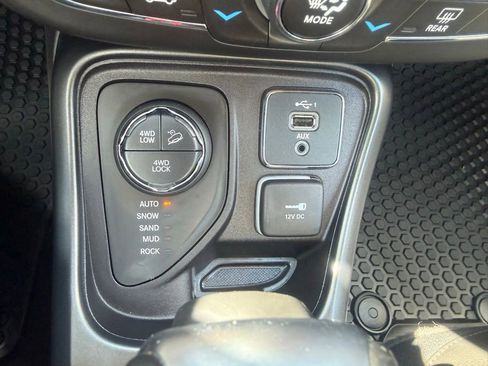 Used 2021 Jeep Compass Trailhawk AWD/4WD image 24