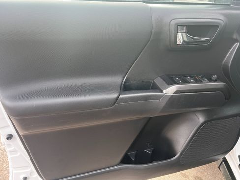 Used 2022 Toyota Tacoma TRD Sport image 10