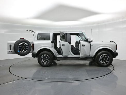 New 2026 Ford Bronco Outer Banks AWD/4WD image 4