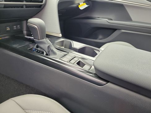 New 2026 Toyota Camry Hybrid AWD/4WD image 29