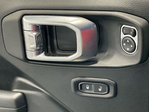 Used 2022 Jeep Wrangler Unlimited Sport image 18