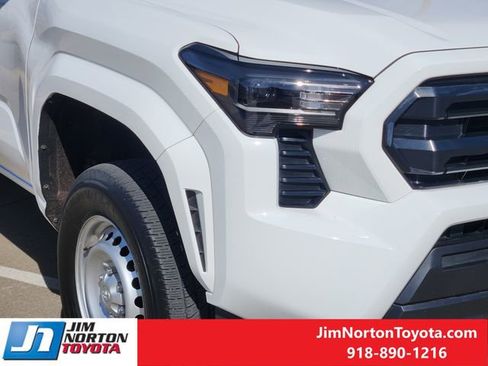 Used 2025 Toyota Tacoma SR image 9