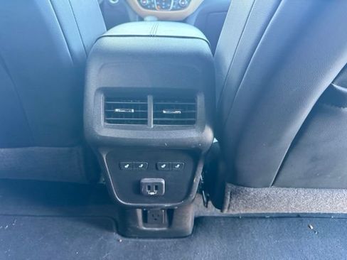 Certified 2022 Chevrolet Equinox Premier AWD/4WD image 16