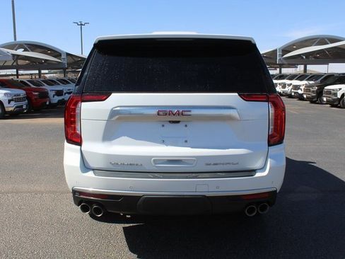 Used 2024 GMC Yukon Denali w/ Advanced Technology Package image 4