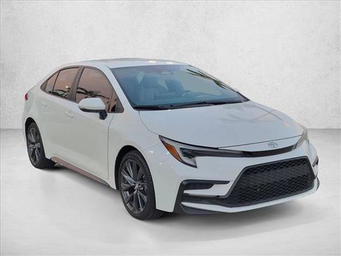 Used 2024 Toyota Corolla SE FWD image 3