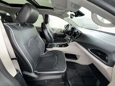 Used 2022 Chrysler Pacifica Limited FWD image 28