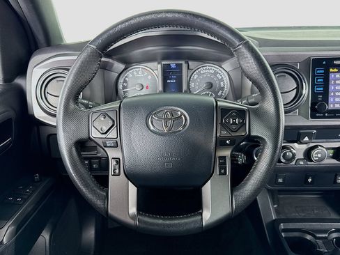 Used 2019 Toyota Tacoma TRD Off-Road AWD/4WD image 17
