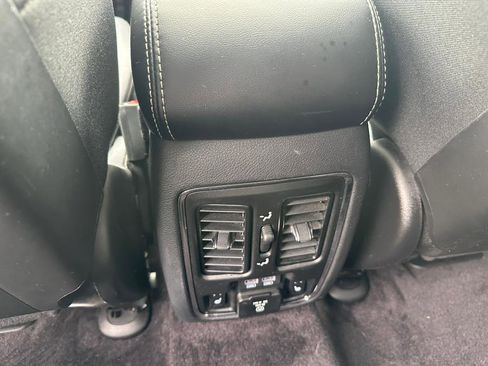 Used 2017 Jeep Grand Cherokee Limited image 22