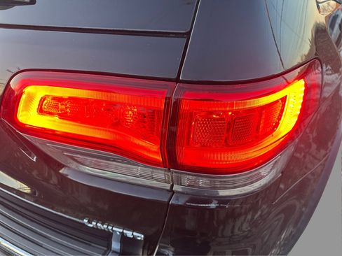 Used 2019 Jeep Grand Cherokee Limited image 22