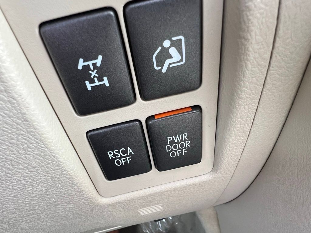 Used 2013 Lexus LX 570 4WD w/ Luxury Pkg image 50