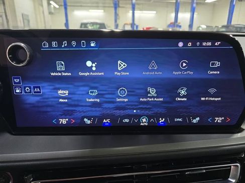 Used 2024 Chevrolet Traverse LT w/ Enhanced Driving Package image 27