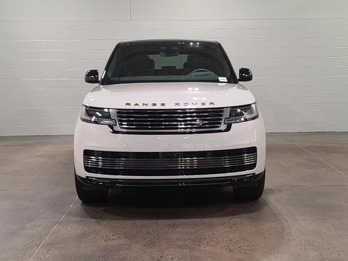 New 2026 Land Rover Range Rover SV image 9