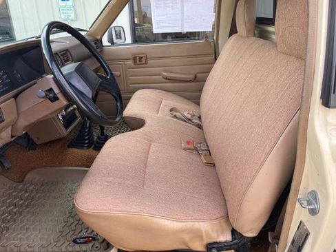 Used 1987 Toyota Pickup 4x4 Regular Cab image 13