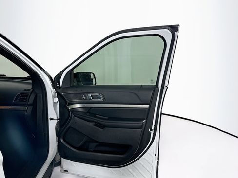 Used 2018 Ford Explorer XLT w/ Equipment Group 201A image 32